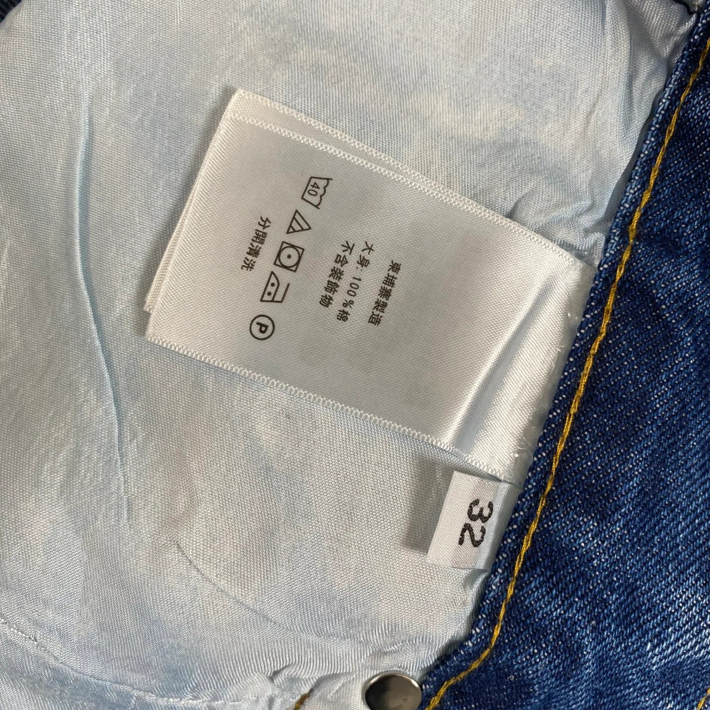 P230 Chrome Hearts 2025 new rare three-color butterfly print couple's washed loose jeans. High version, high version, top ceiling quality. Styles with different washed textures, very friendly to people with thin legs and thick legs. The straight version is very flattering to the leg shape. Moderate length that never goes out of style, easy to match with casual, basic styling for various styles, a must-have in the wardrobe! The fabric is stiff but also makes the upper body soft without losing texture. The washing process is even more perfect. It is a must-have item for everyone! ! ! Washed wheat, hang tag, pants label, three labels complete Color: blue Size: 28, 30, 32, 34